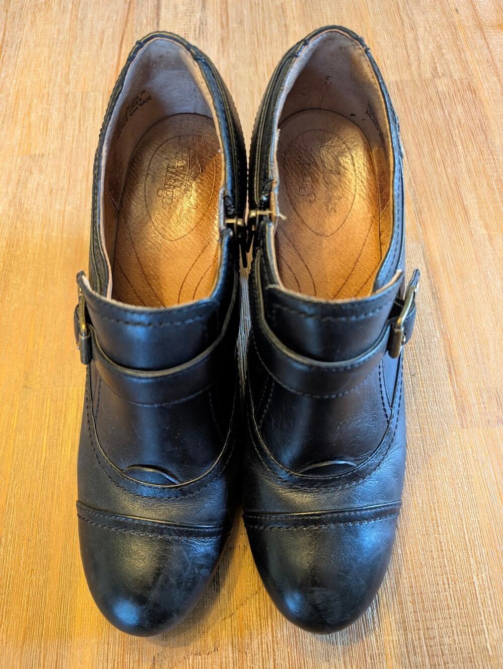 Clarks Indigo "Town Edge" Black Leather Booties | Size 9M